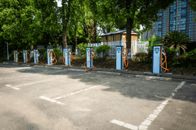 Punto de recarga de coche eléctrico en empresas